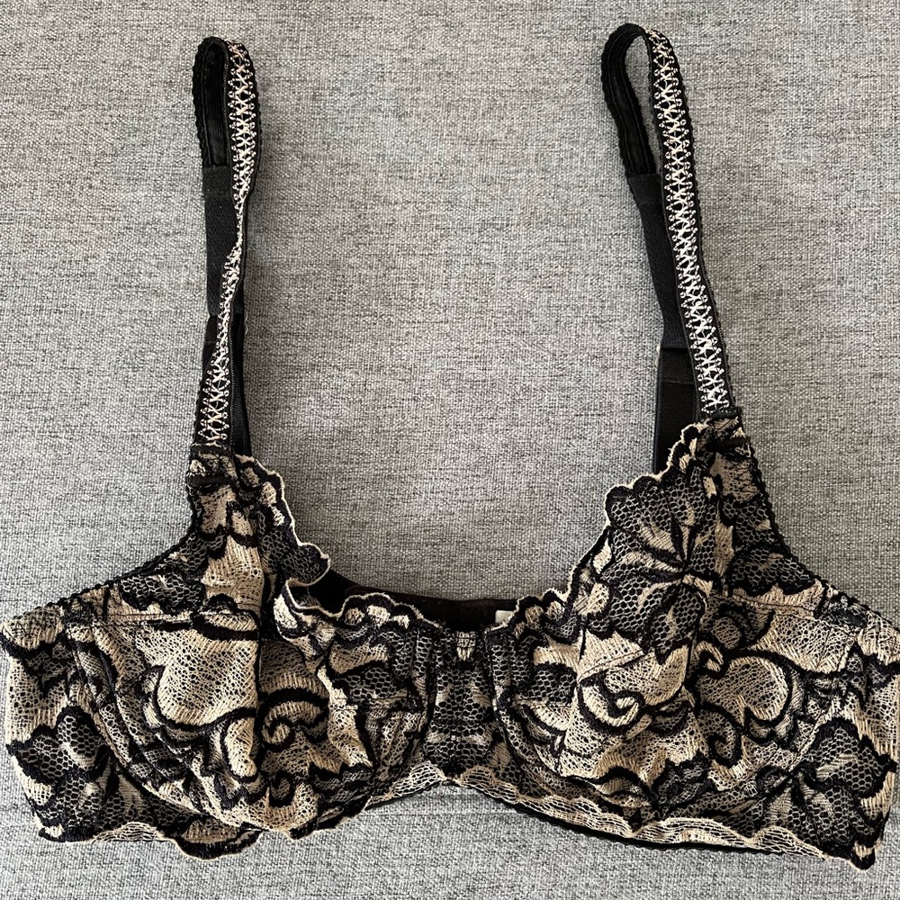 New Wacoal Lost in Lace Underwire Bra Black/Ivory 32C